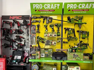Ściana elektronarzędzi Pro-Craft z wiertarkami i szlifierkami