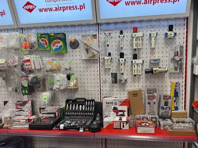 Ściana osprzętu pneumatycznego Airpress ze zwojami węży