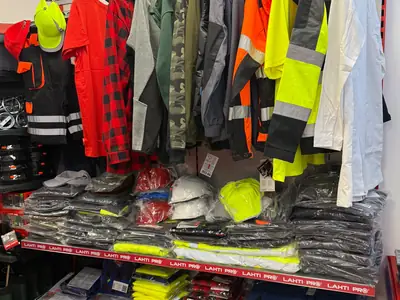 Stojak z odzieżą roboczą Lahti Pro